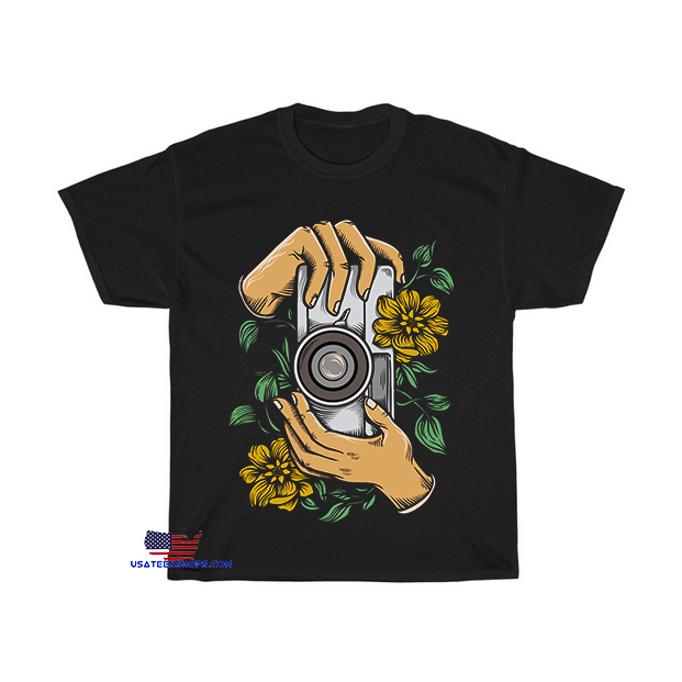 illustration holding vintage camera T-Shirt EL4D0