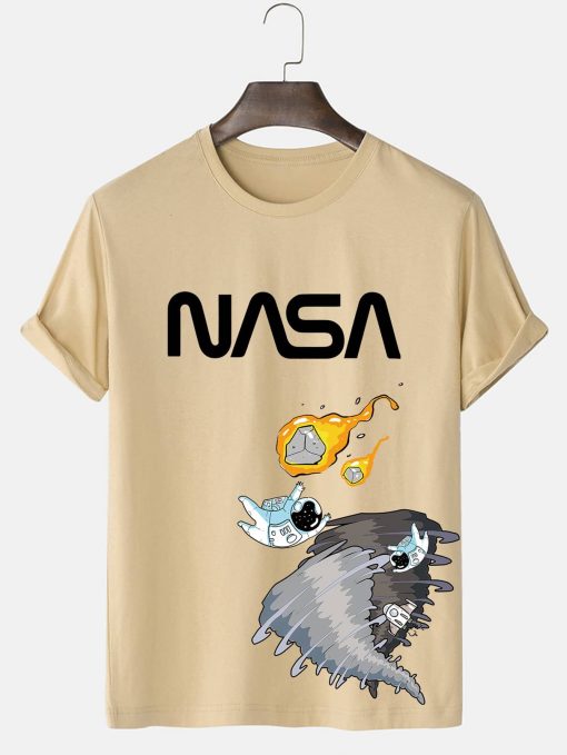 Men Astronaut And Letter Graphic Tee TPKJ3